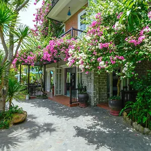 Semesteranläggning (resort) Blooms Boutique Village